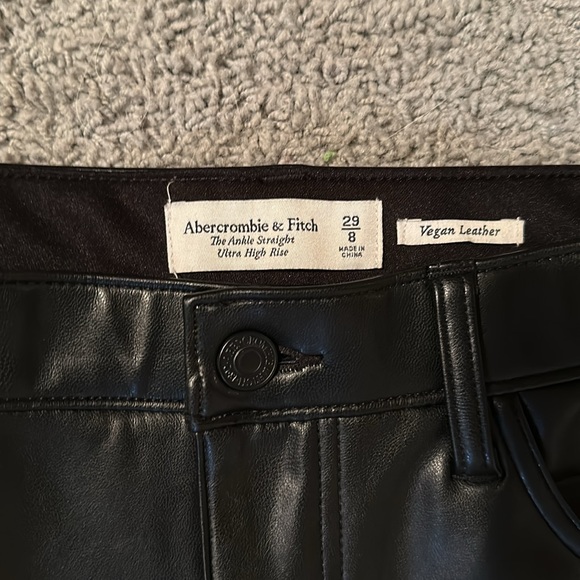 Abercrombie The Ankle Straight Ultra High Rise - Picture 2 of 2